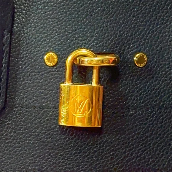 Louis Vuitton City Steamer MM bag in pink and black taurillon leather - Picture 8 of 17